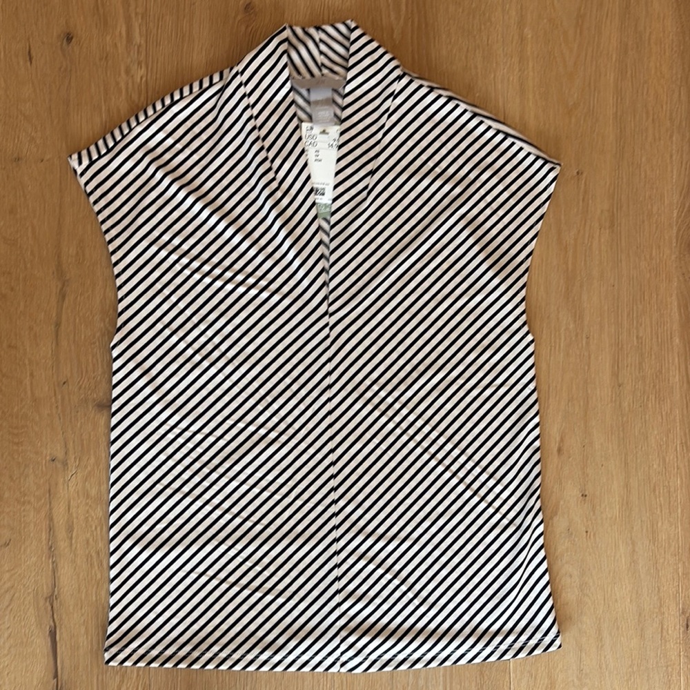 🦄 H&M Basic Striped Top NWT